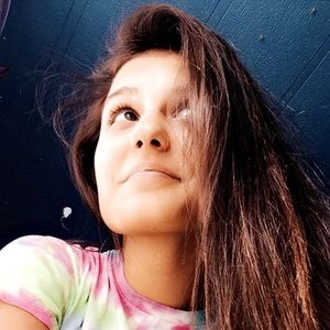 Meet your Posher, Chloe